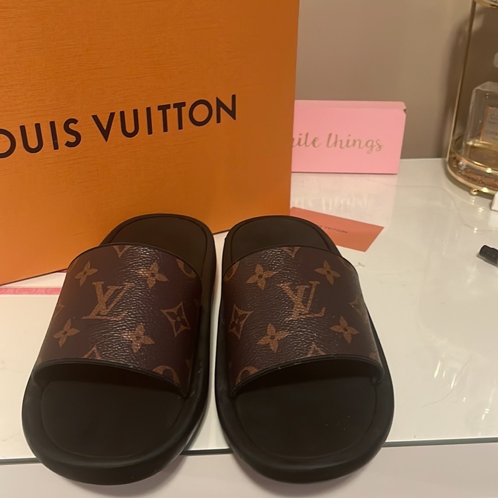 Louis Vuitton Sunbath flats sandals